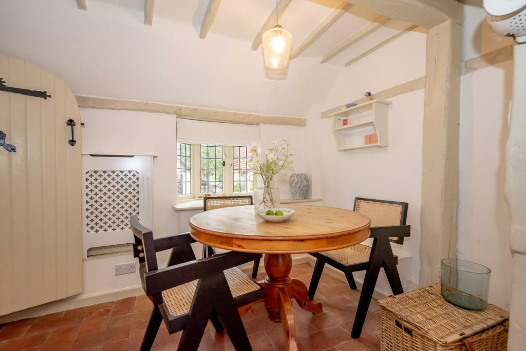 Dining table.jpg