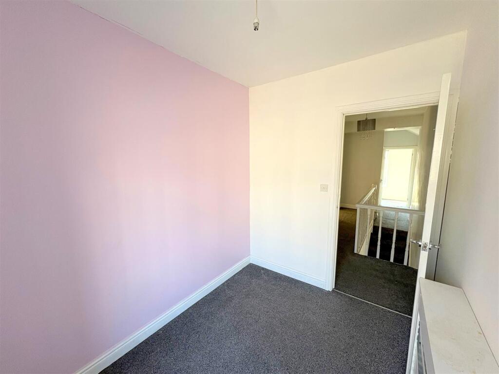 Bedroom 3b.jpg