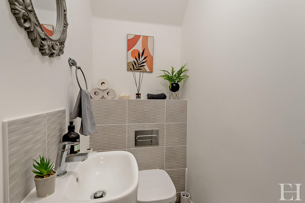 8636418-interior1...