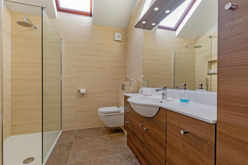 Shower Room 2-1.jpg