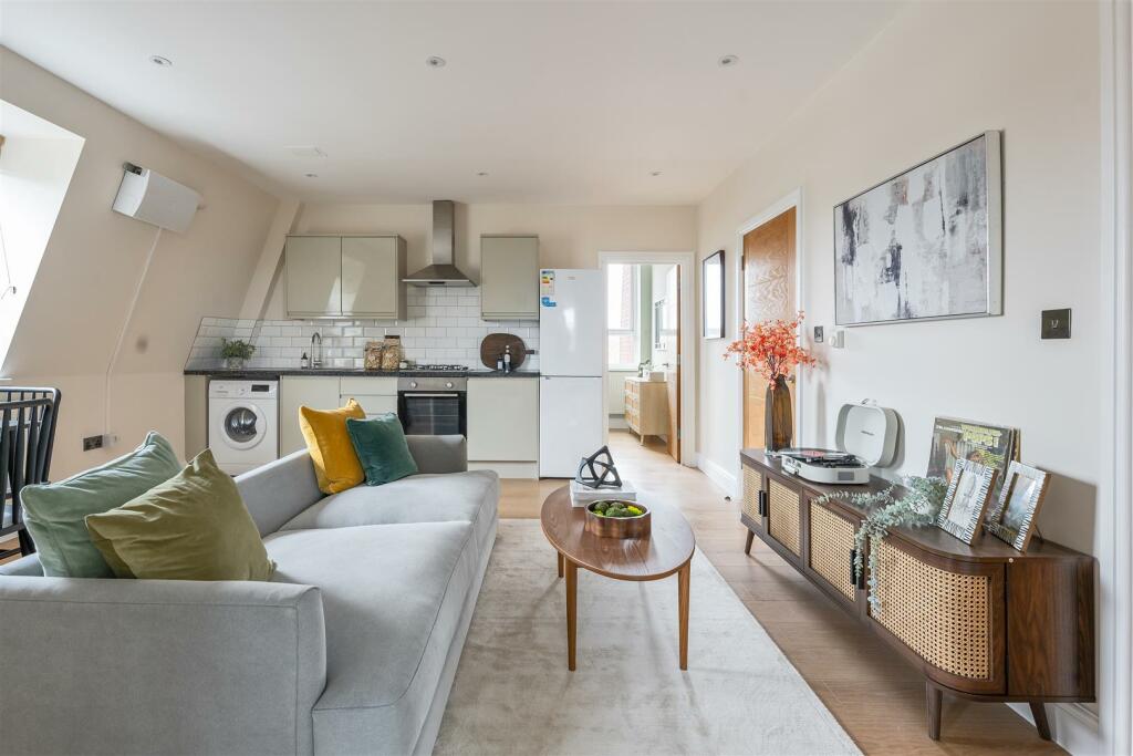 Orchard House, E18
