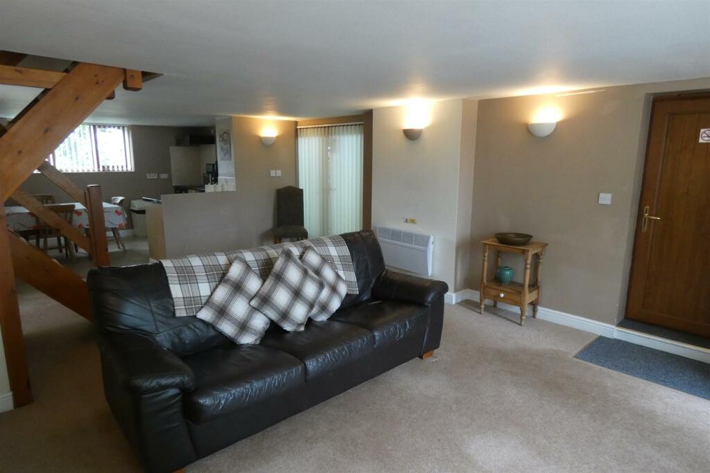 LOUNGE AREA
