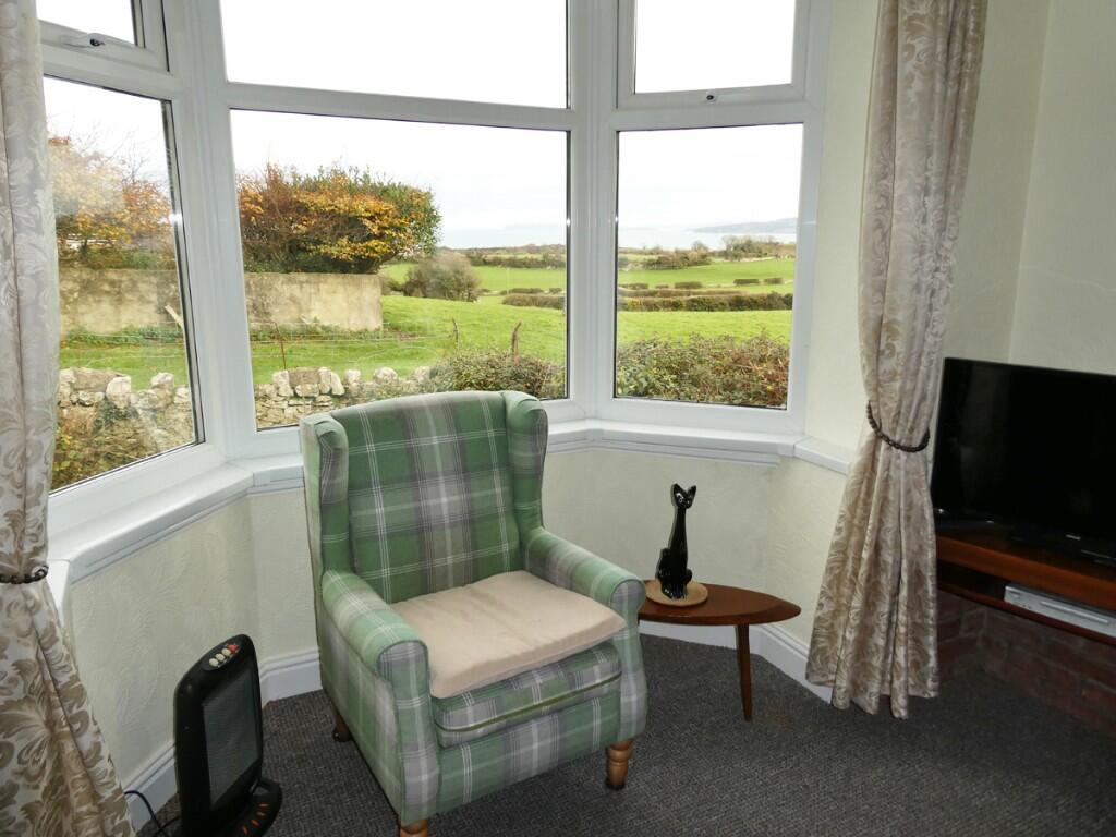 Lounge bay window