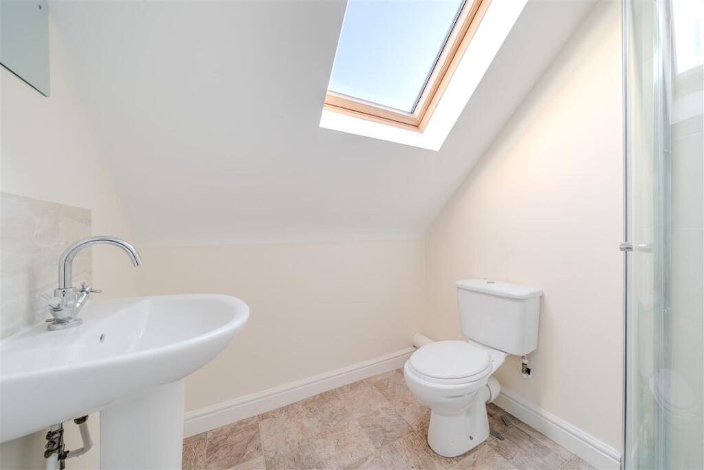 Bathroom 1.jpg