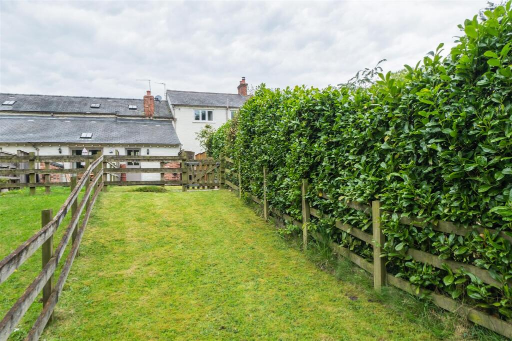 3 Broxton Hall Mews-019.jpg