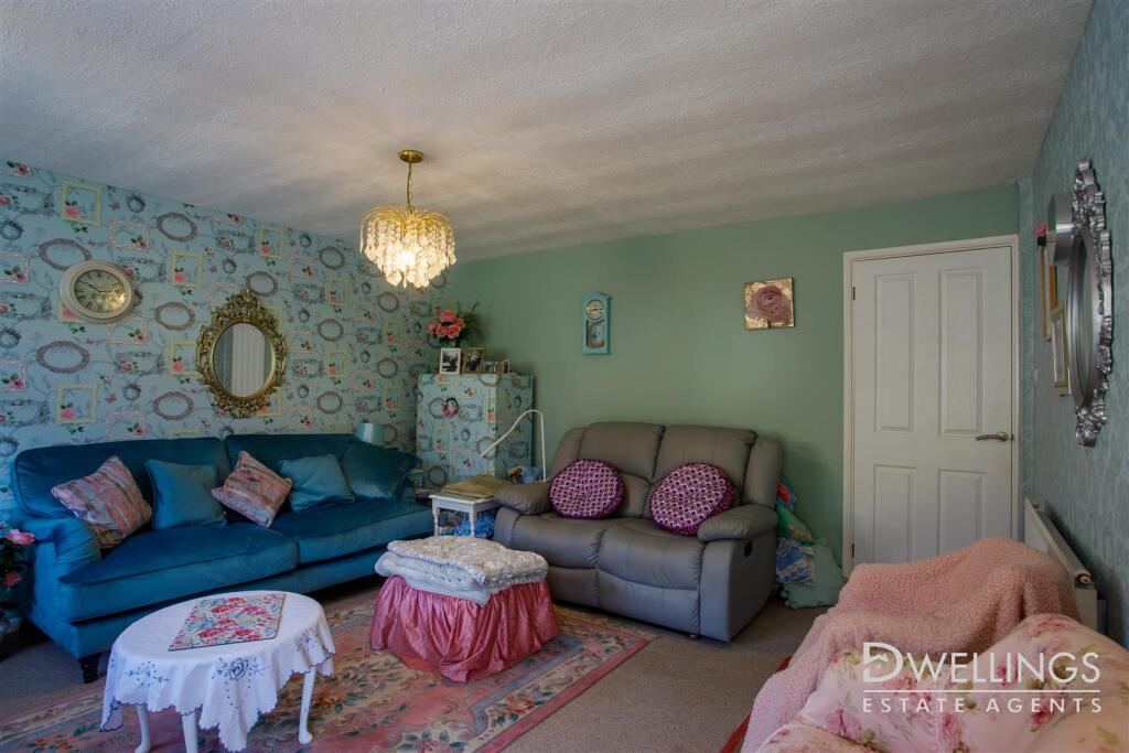 DWELEST- 7 Lordswell Road, Shobnall, DE14 2TA - 00