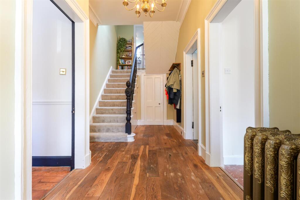 3- Hallway.jpg