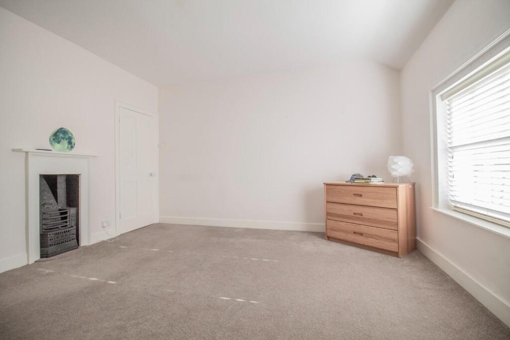 31 Well Street [Bedroom Three-Dressing Room] 01.jp