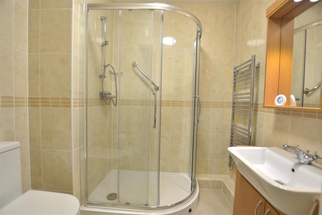 Shower Room.JPG