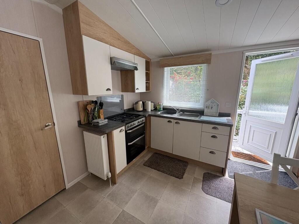 Kitchen Dining (2).JPEG