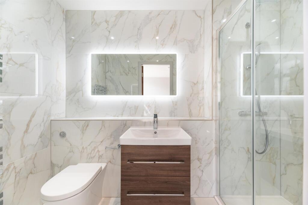 En-Suite To Bedroom 1