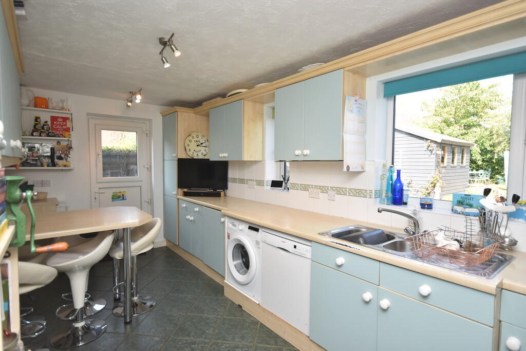 Kitchen/Breakfast...