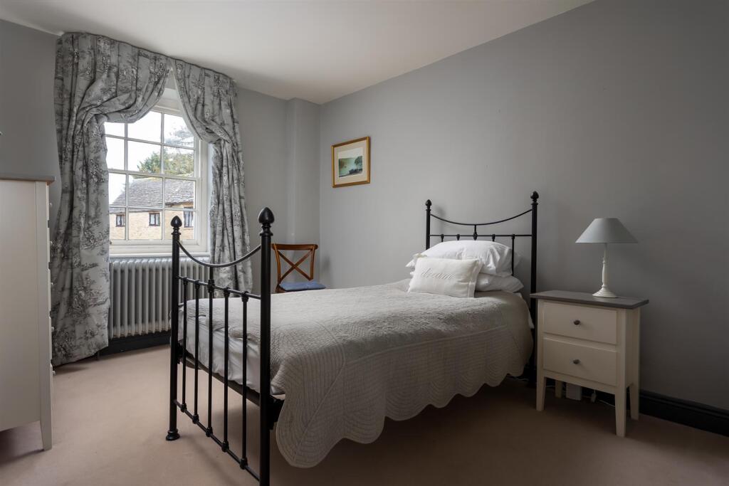 51 - Malt Cottage - GL7 5RY - Web.jpg