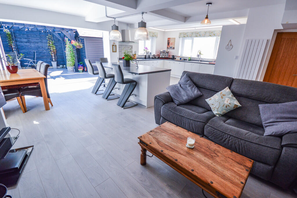 Kitchen-Diner-Lou...