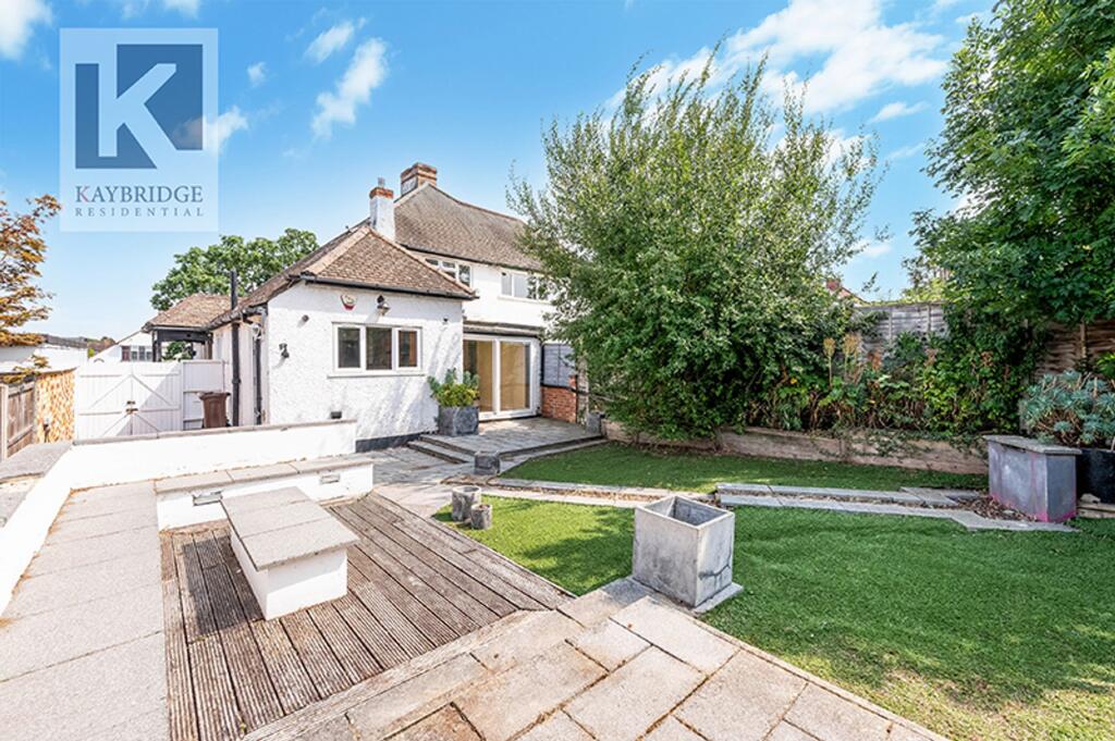 Oaks Avenue, Worcester Park - KT4 8XG