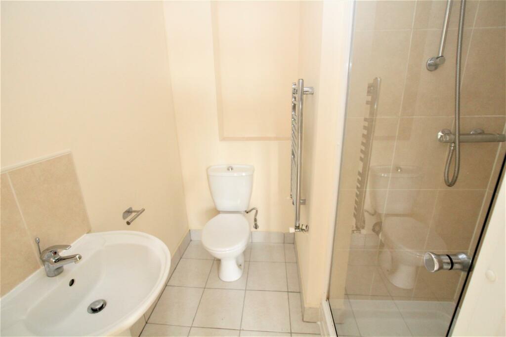 ensuite.jpg