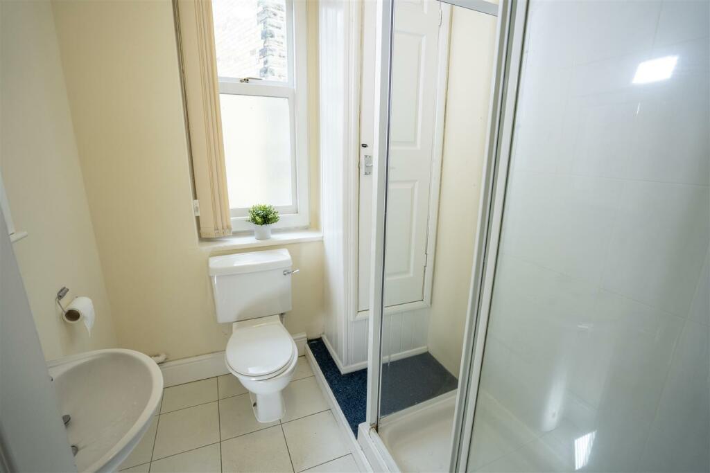 Bathroom2.jpg