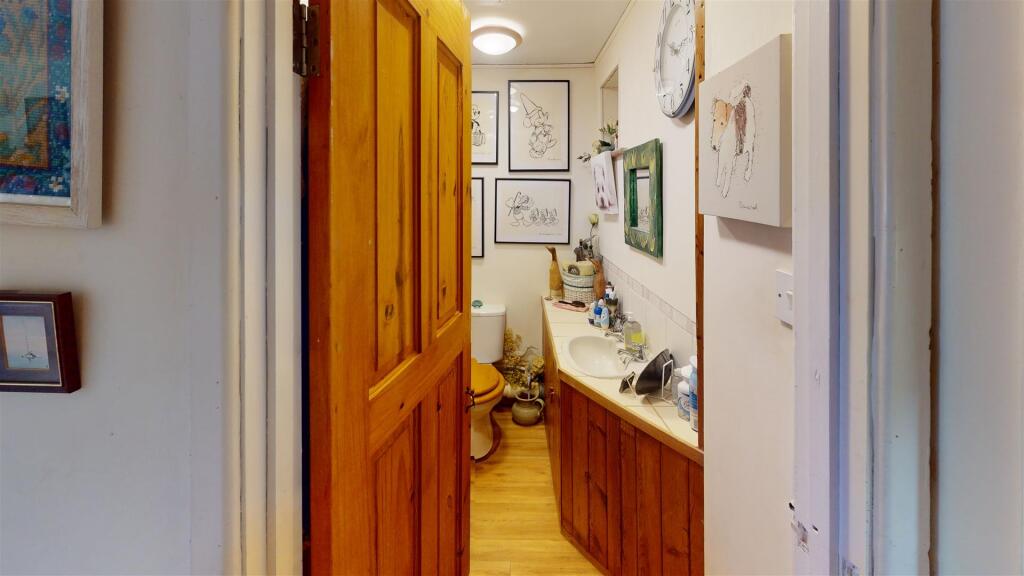Bathroom (4).jpg