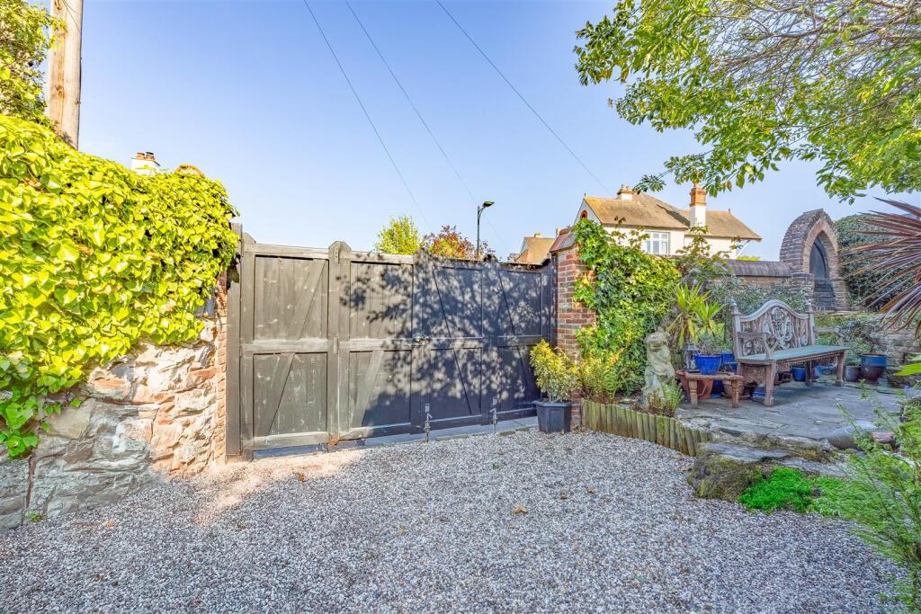 Garden/Driveway