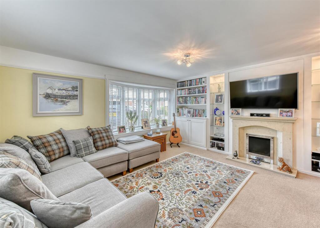 4 Oak Road-lounge1.jpg