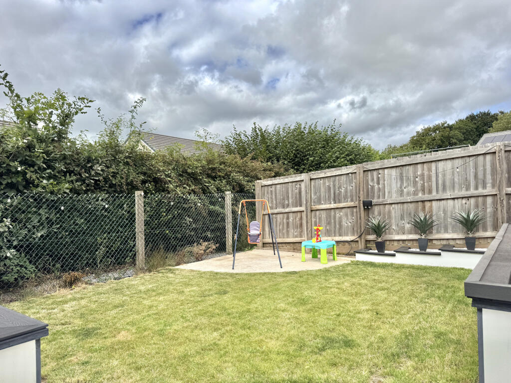 Enclosed Landscaped Garden