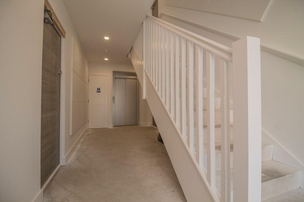 Apartment 5_Saddler's Court [Residents' Lobby] 01.