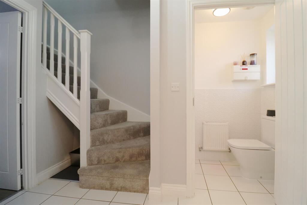 HALLWAY/WC