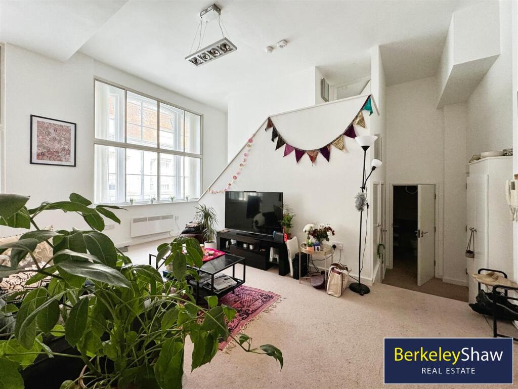 Living area (2)