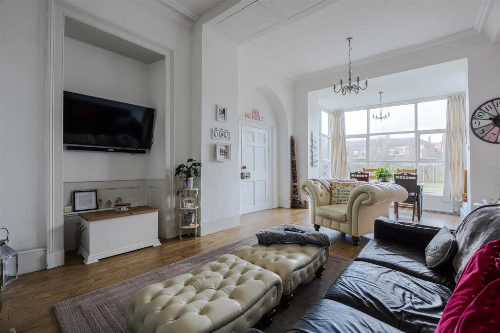 Sitting room / Dining room