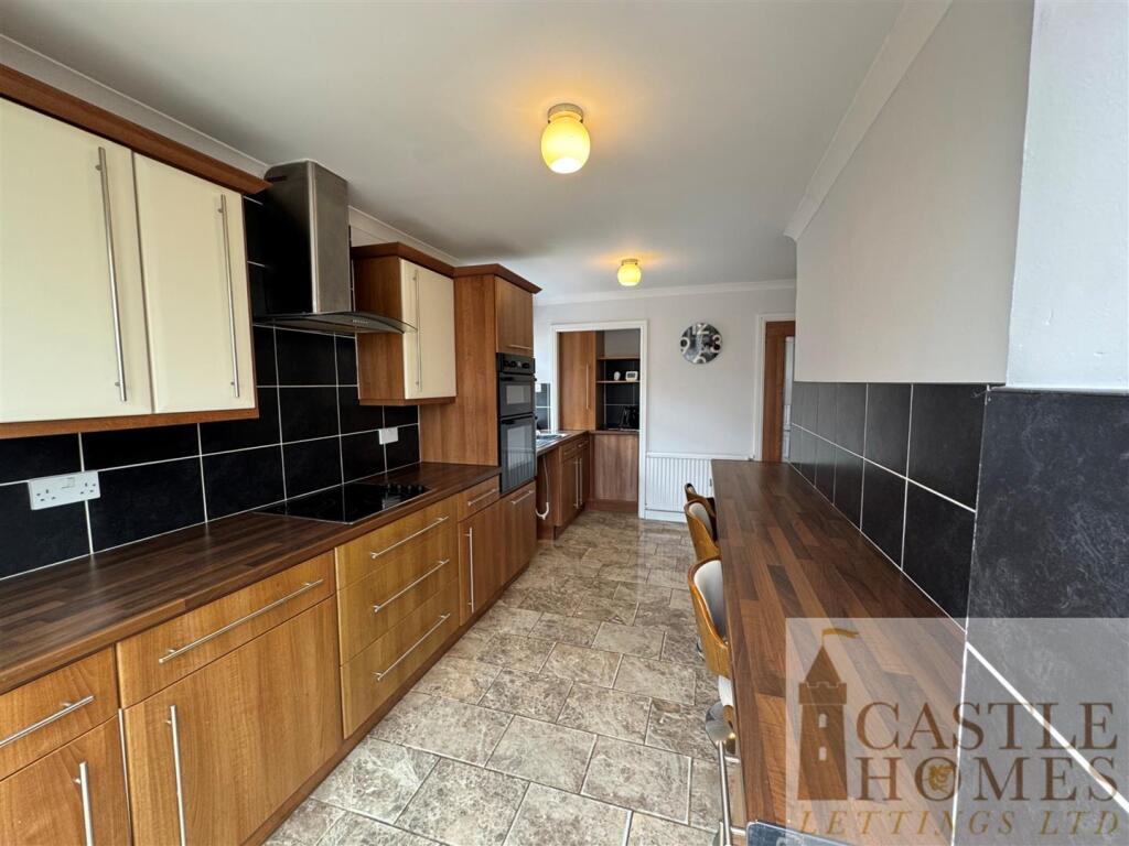 Kitchen 1.jpg
