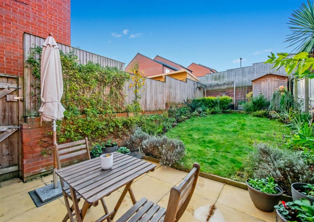 Gardens: Front &amp; Rear: