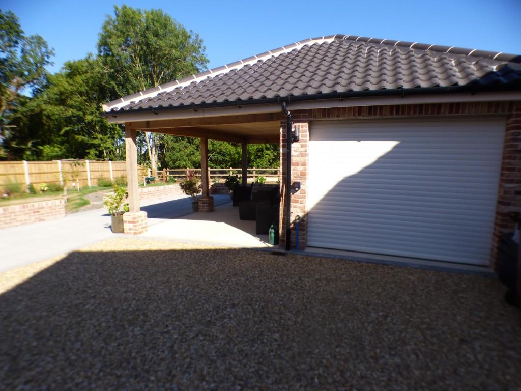 Garage/cart lodge