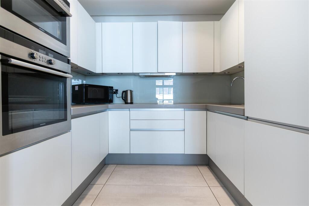 kitchen (1 of 1).jpg