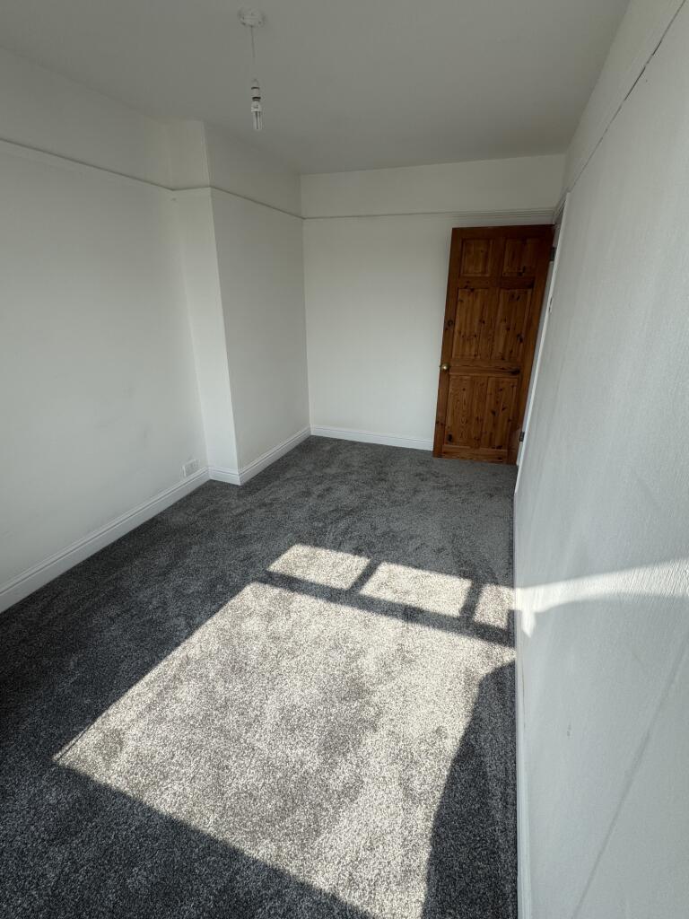 15 Orchard Gardens - Lge ft bed1