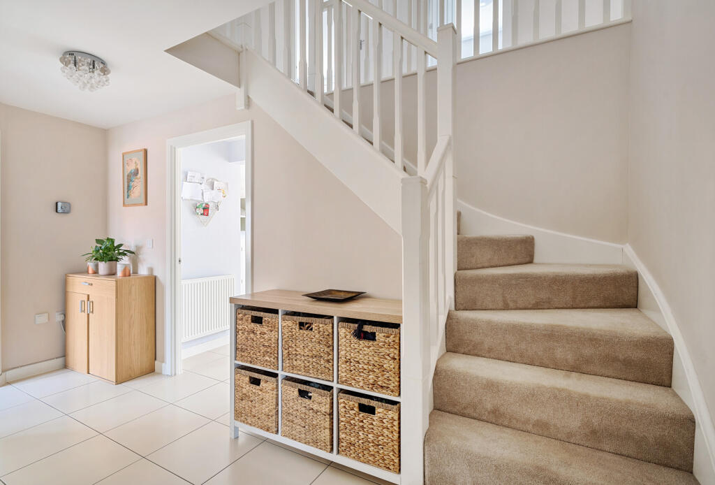 1299104-25-683072...