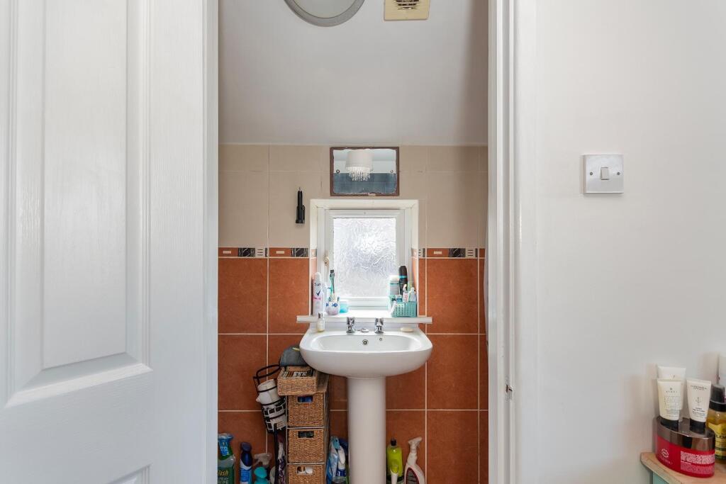 0B2TRCS - Ensuite B.jpg