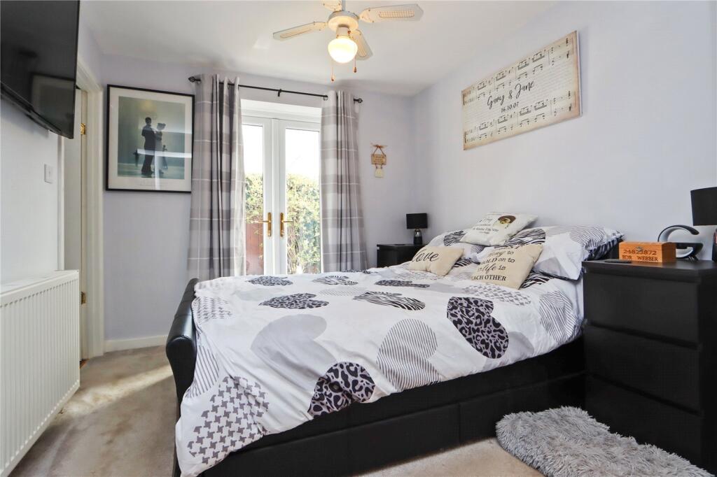 Bedroom 1 Pic 2