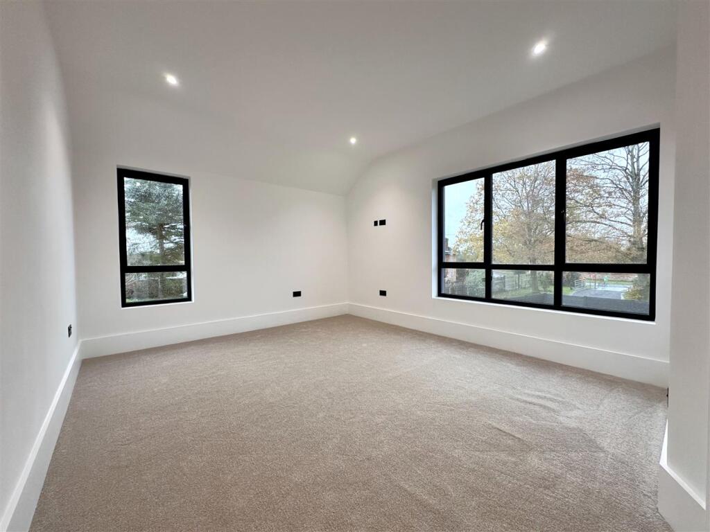 Dual-Aspect Master Bedroom 552