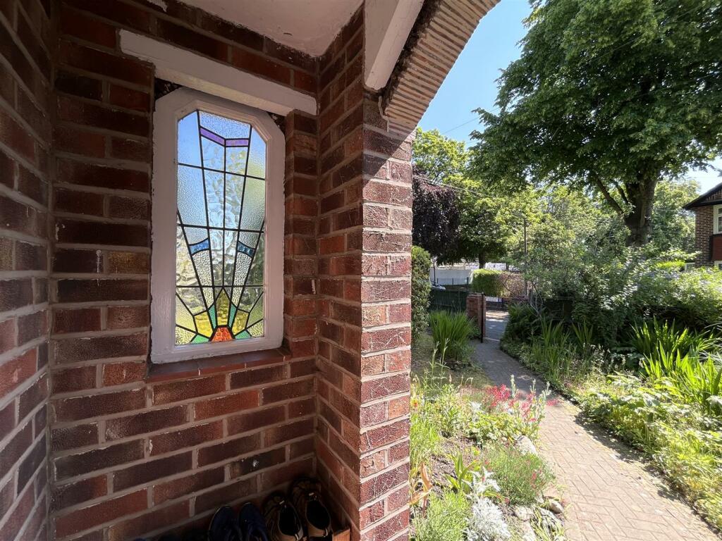 Entrance Feature Window.jpg