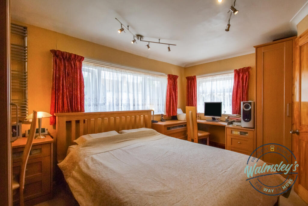 Main bedroom with fitted storage