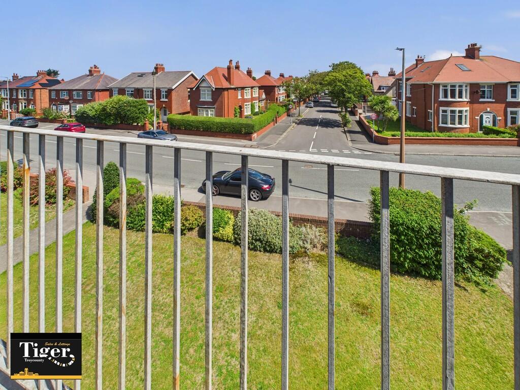 CAM02176G0-PR0643...