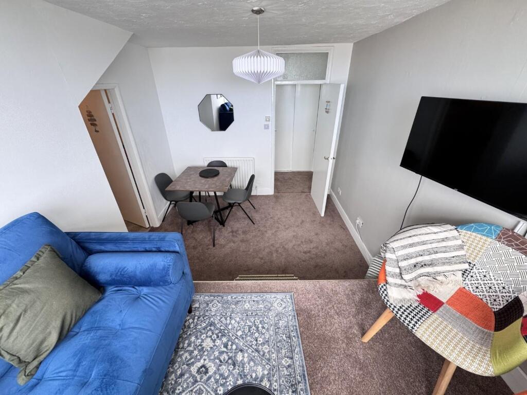 SITTING &amp; DINING