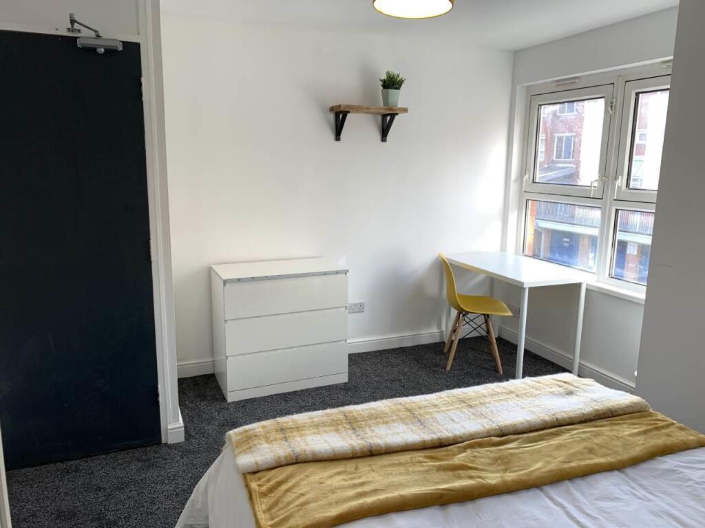 £525 Room 2.JPG