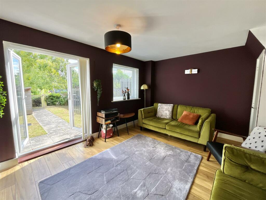 OPEN PLAN DINING KITCHEN/LIVING ROOM