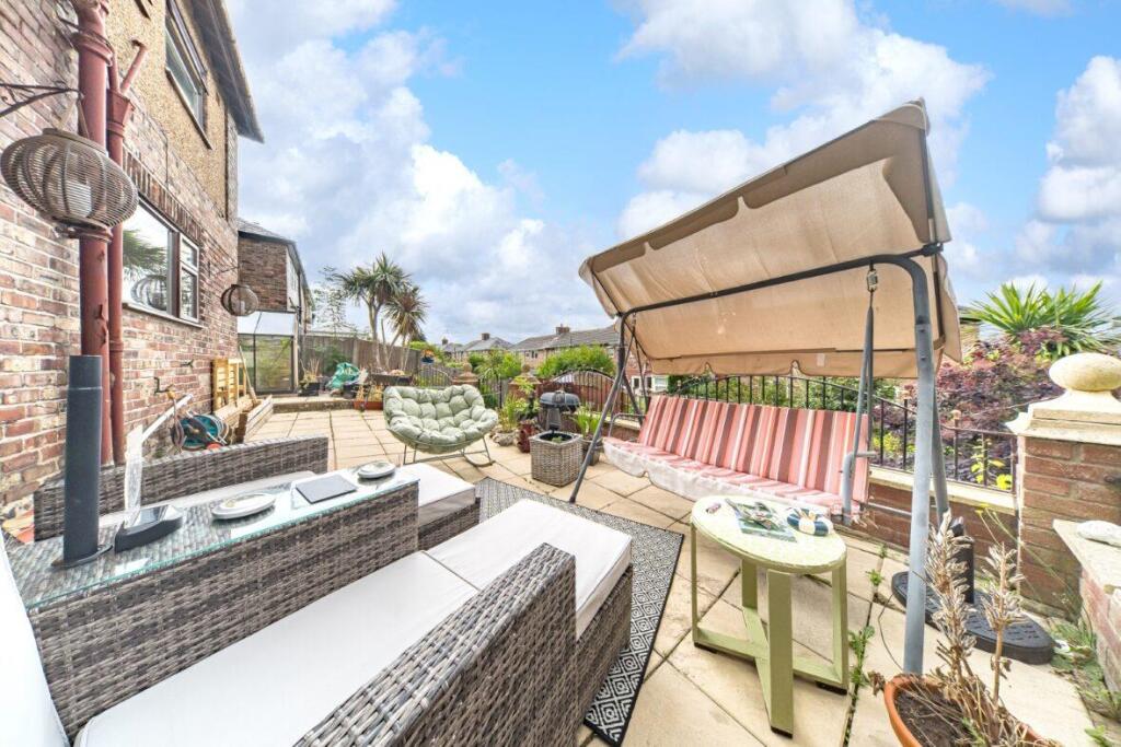 34 Manchester Road patio 2.jpg