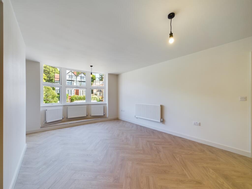 CAM02136G0-PR0069-STILL005