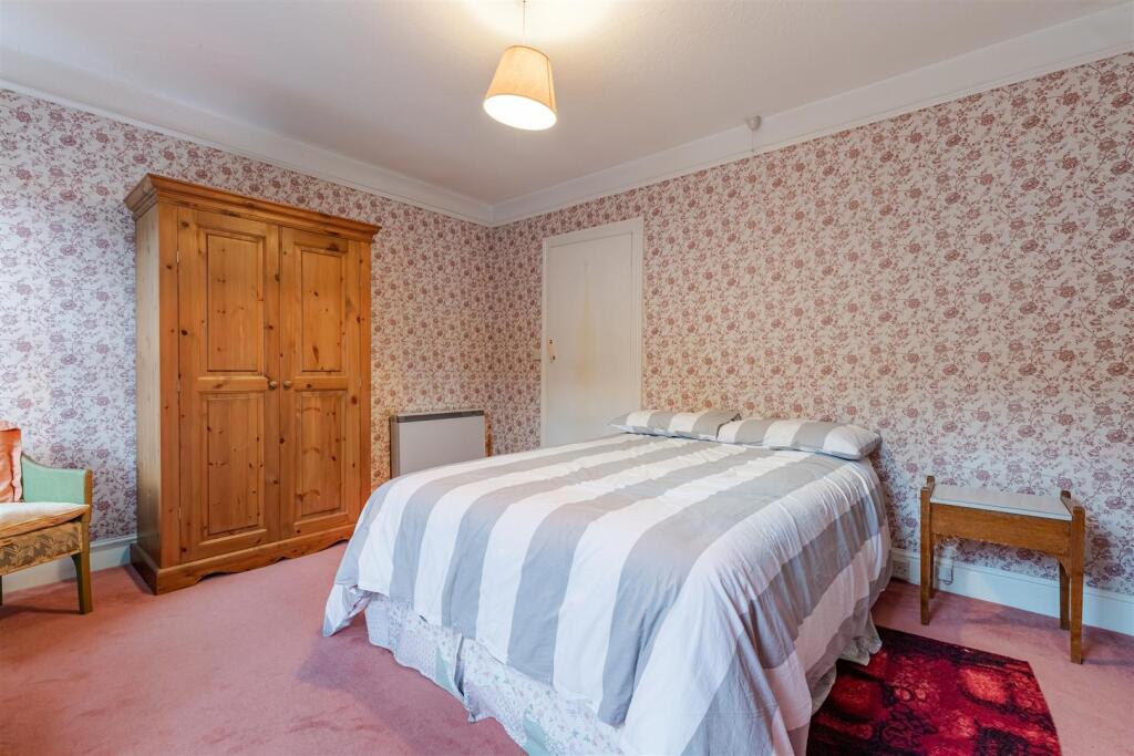 A19 - 40 Ford Valley, Dartmouth - 251205.jpg