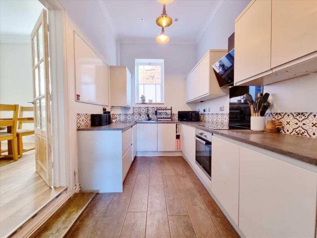 Kitchen: