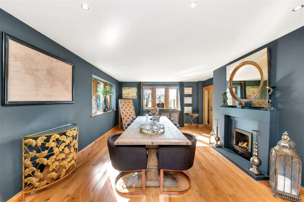 DINING ROOM/SECOND SITTING ROOM