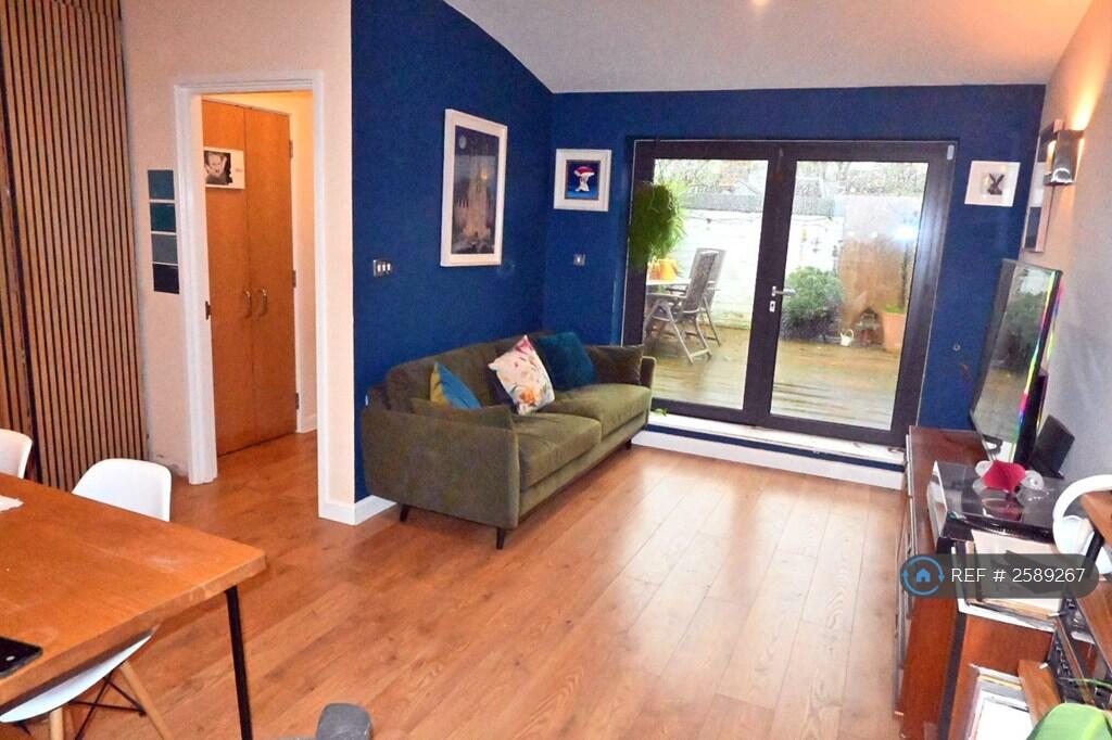 Bright Open-Plan Living &amp; Dining